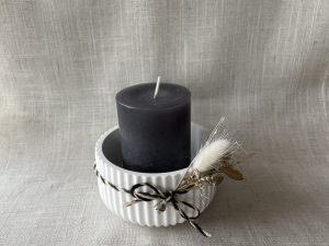 Schale mit Kerze und Deko